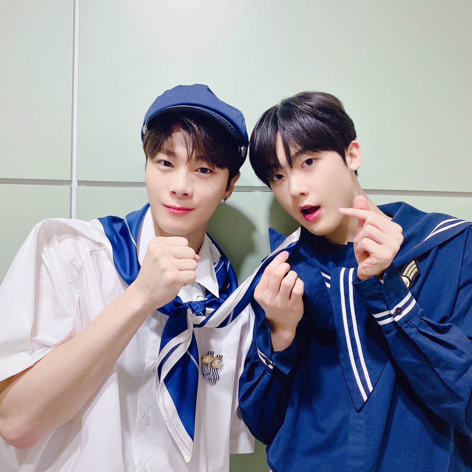 아스트로의 최신 사진