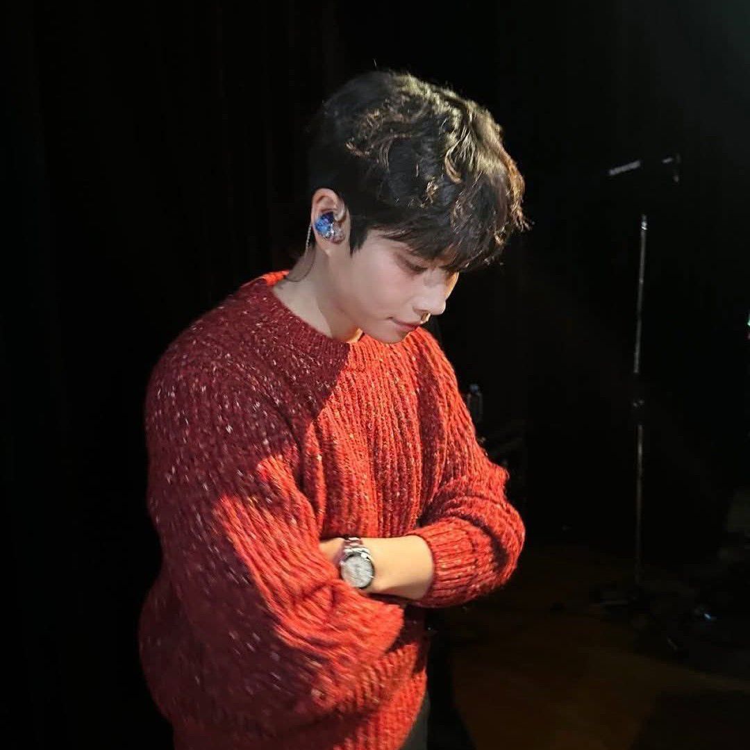 A moment captured by MJ (ASTRO)'s fan