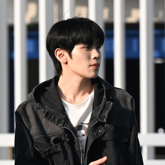 A moment captured by Kim Taerae (ZEROBASEONE)'s fan