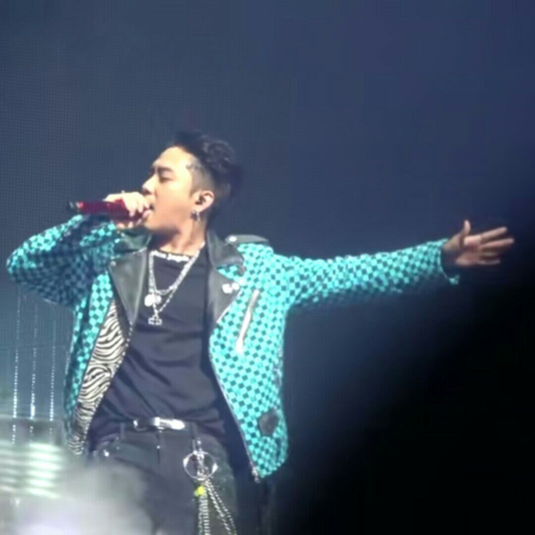 A moment captured by Eun Jiwon (SECHSKIES)'s fan