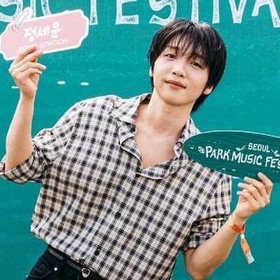 A moment captured by Jeong Sewoon's fan
