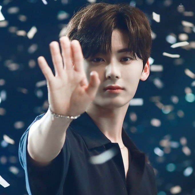 Recent activity shot of Hwang Minhyun