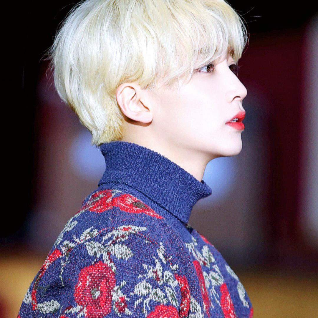 A moment captured by Jeonghan (SEVENTEEN)'s fan