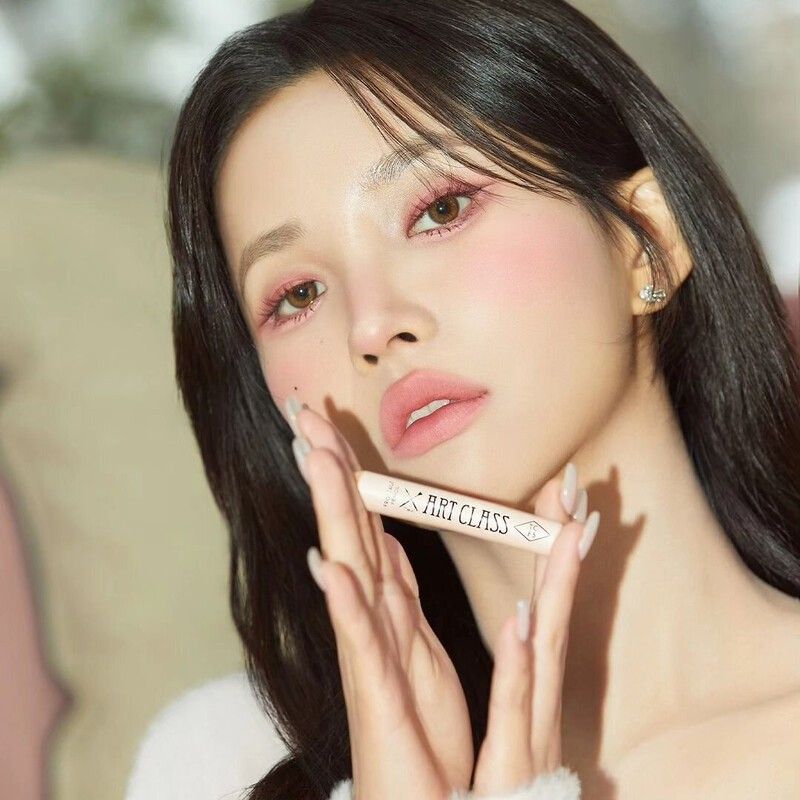 Behind-the-scenes cut of Soyeon (i-dle)
