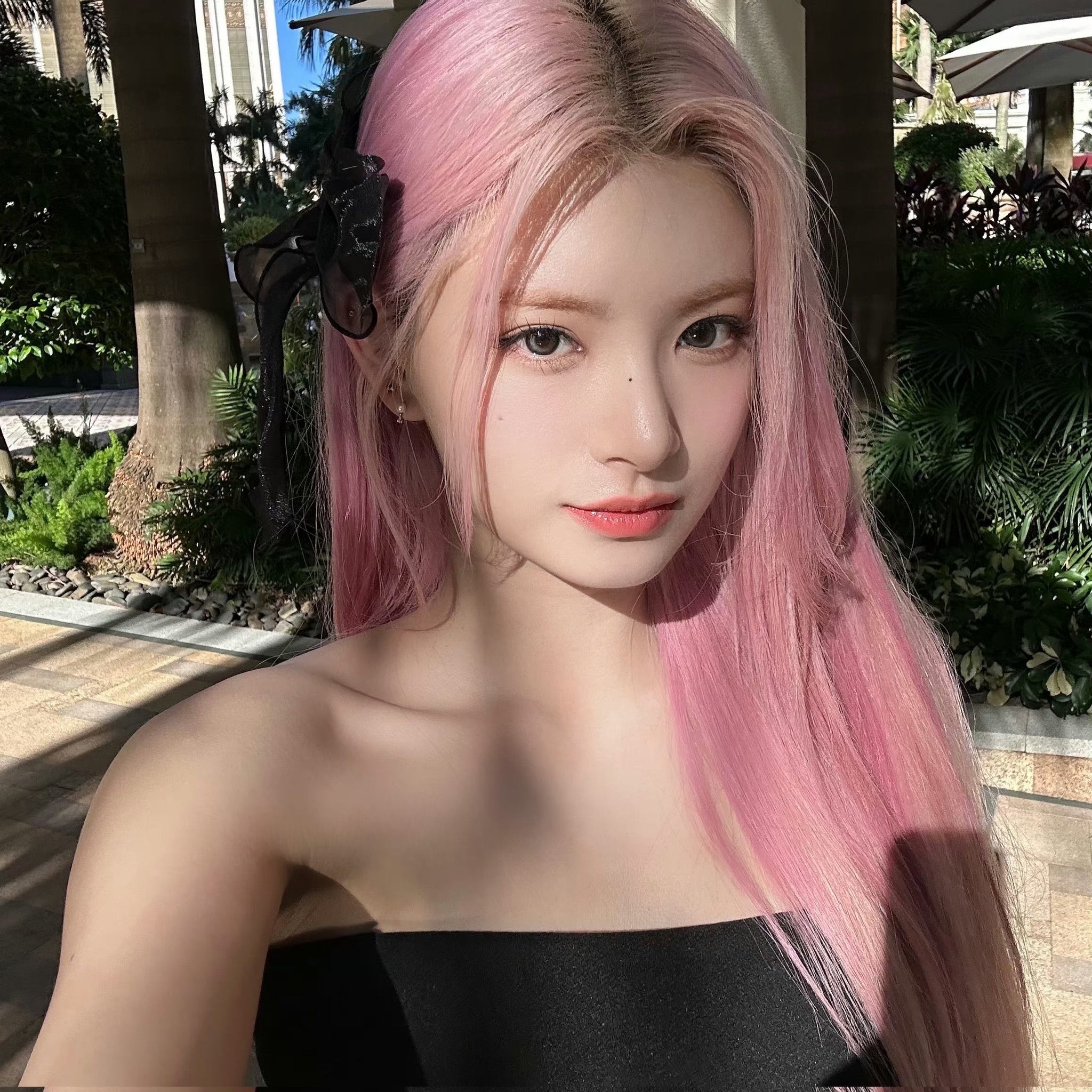 A moment captured by Yiren (EVERGLOW)'s fan