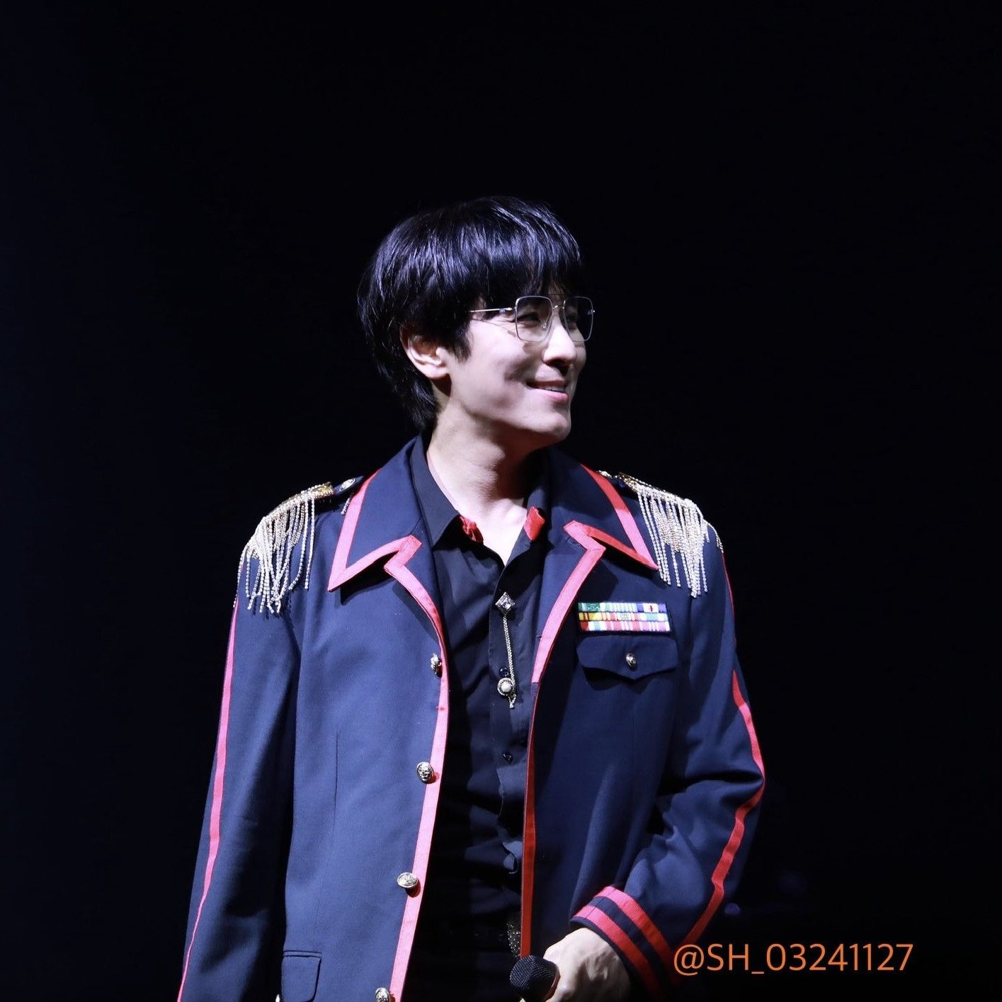 Behind-the-scenes cut of Kim Dongwan (SHINHWA)