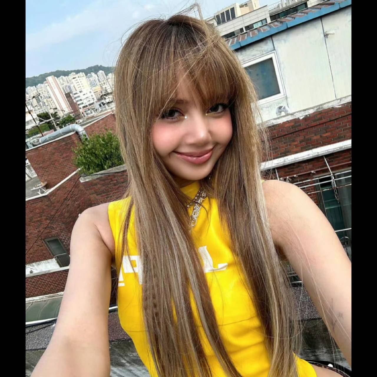 A moment captured by Lisa (BLACKPINK)'s fan
