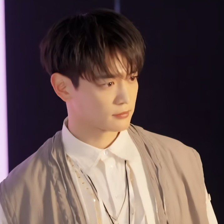 Recent activity shot of Minho (SHINee)