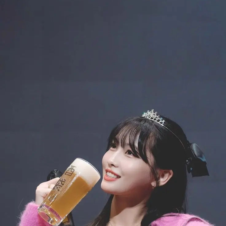 Momo (TWICE)的最新照片
