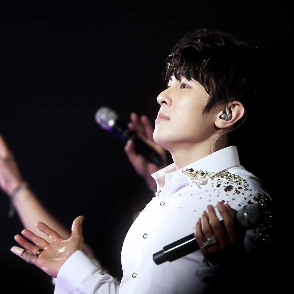 A moment captured by Kim Dongwan (SHINHWA)'s fan