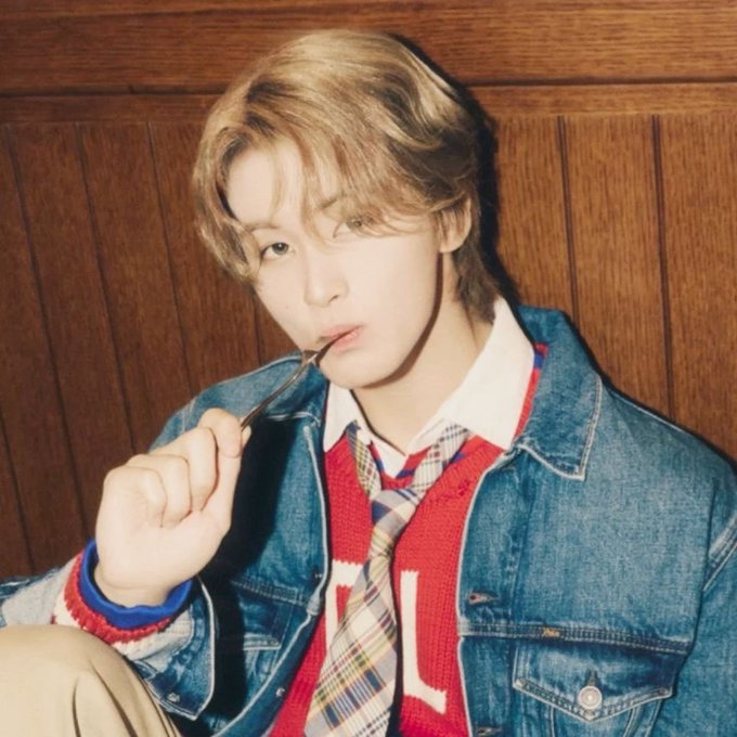 Behind-the-scenes cut of Mark (NCT 127, NCT DREAM)