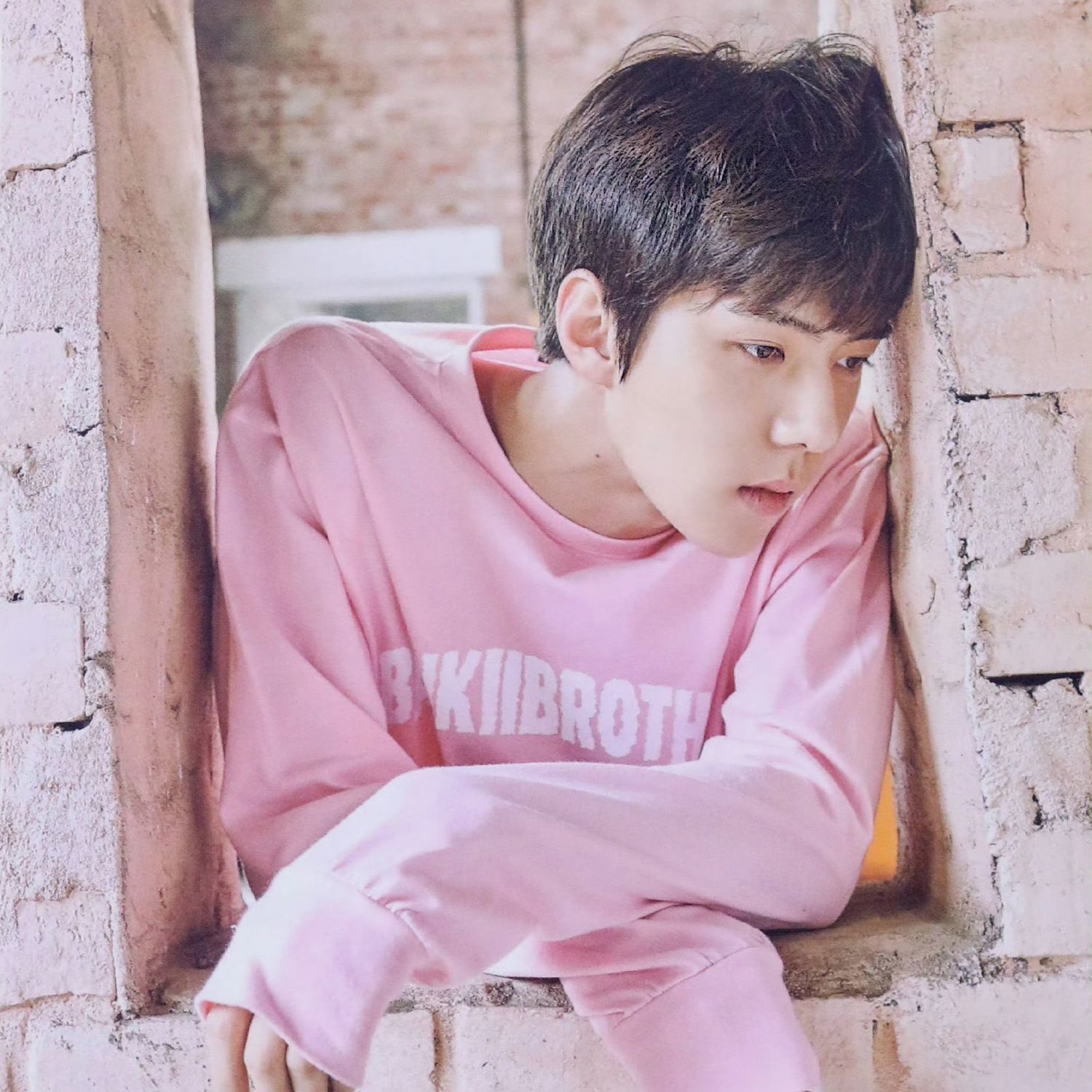 Behind-the-scenes cut of Sehun (EXO)