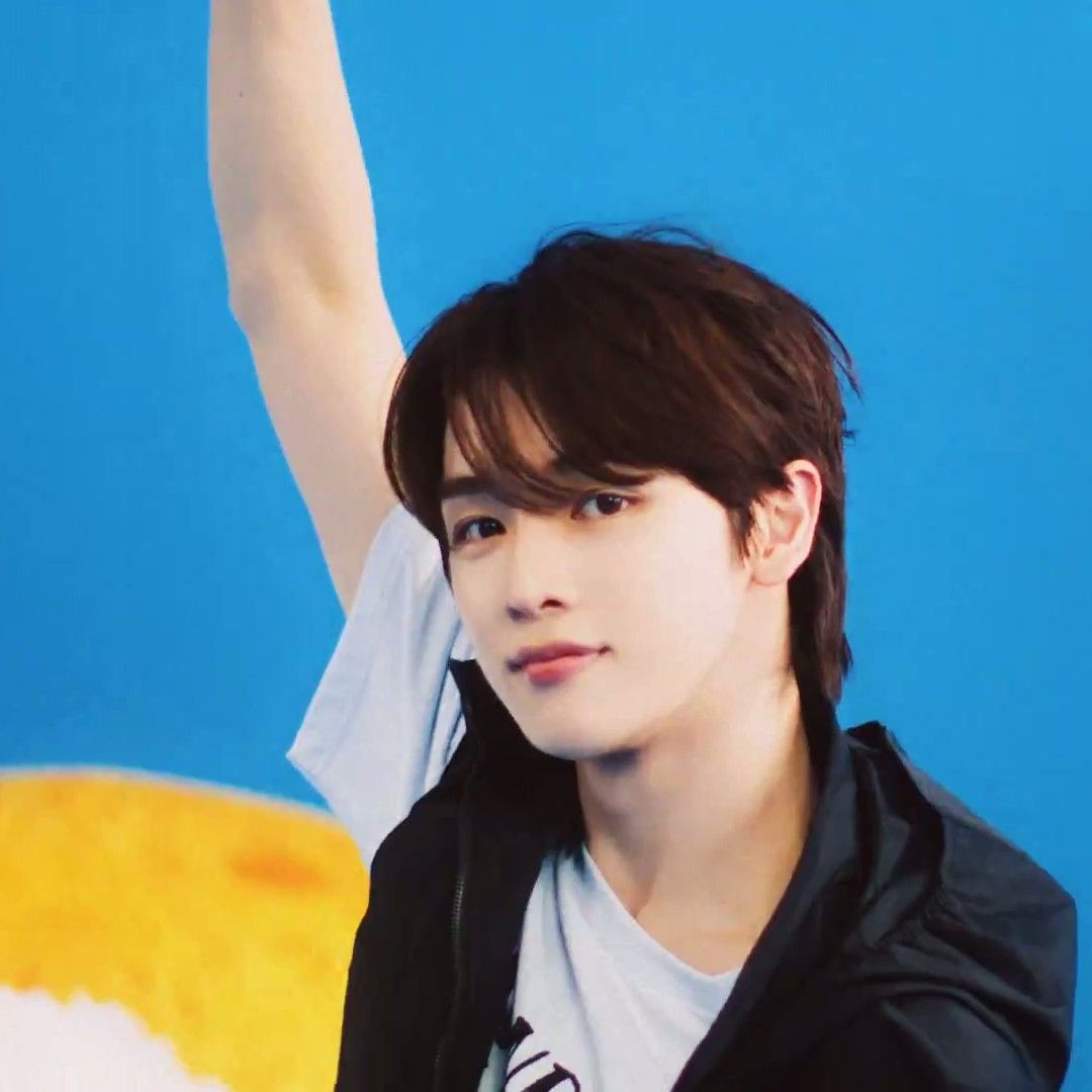 Latest photo of Sungchan (RIIZE)