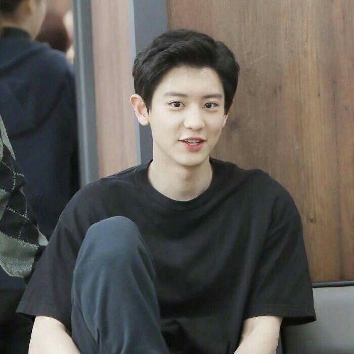 Recent activity shot of Chanyeol (EXO)