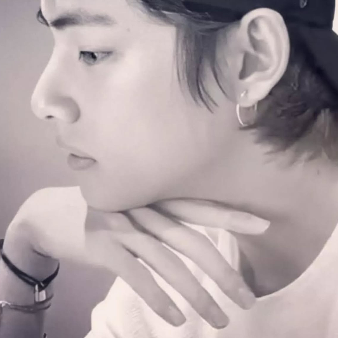 뷔 (방탄소년단) 최근 활동샷