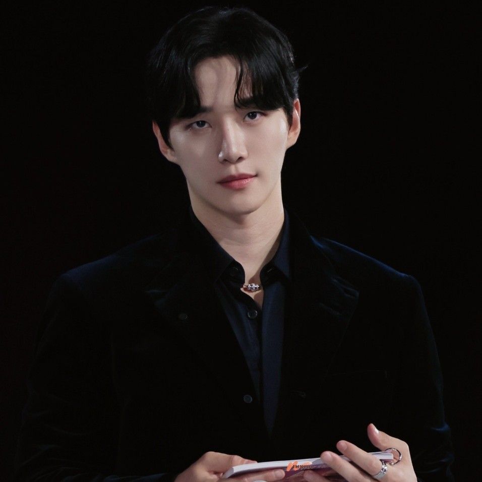 Behind-the-scenes cut of Junho (2PM)