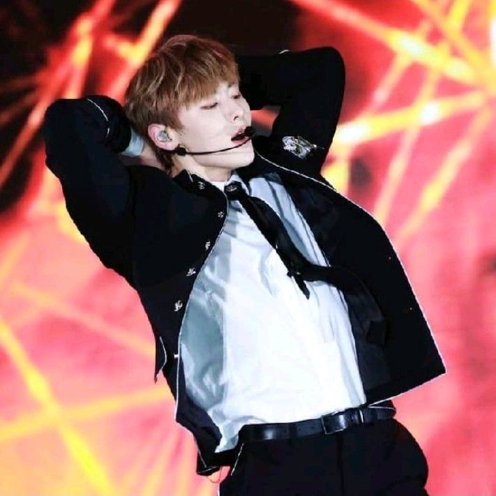 황민현 최근 활동샷