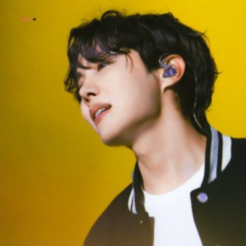 Foto aktivitas terbaru j-hope (BTS)