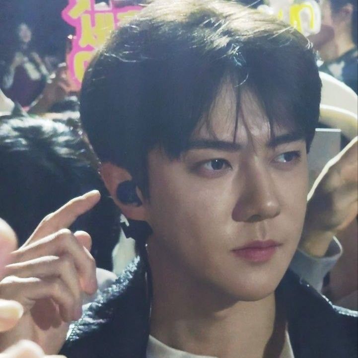 Foto aktivitas terbaru Sehun (EXO)