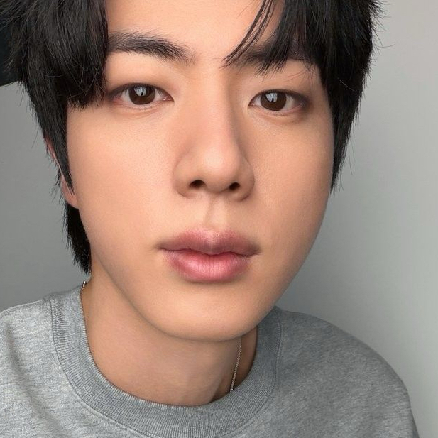 Jin (防弹少年团)的最新活动照片