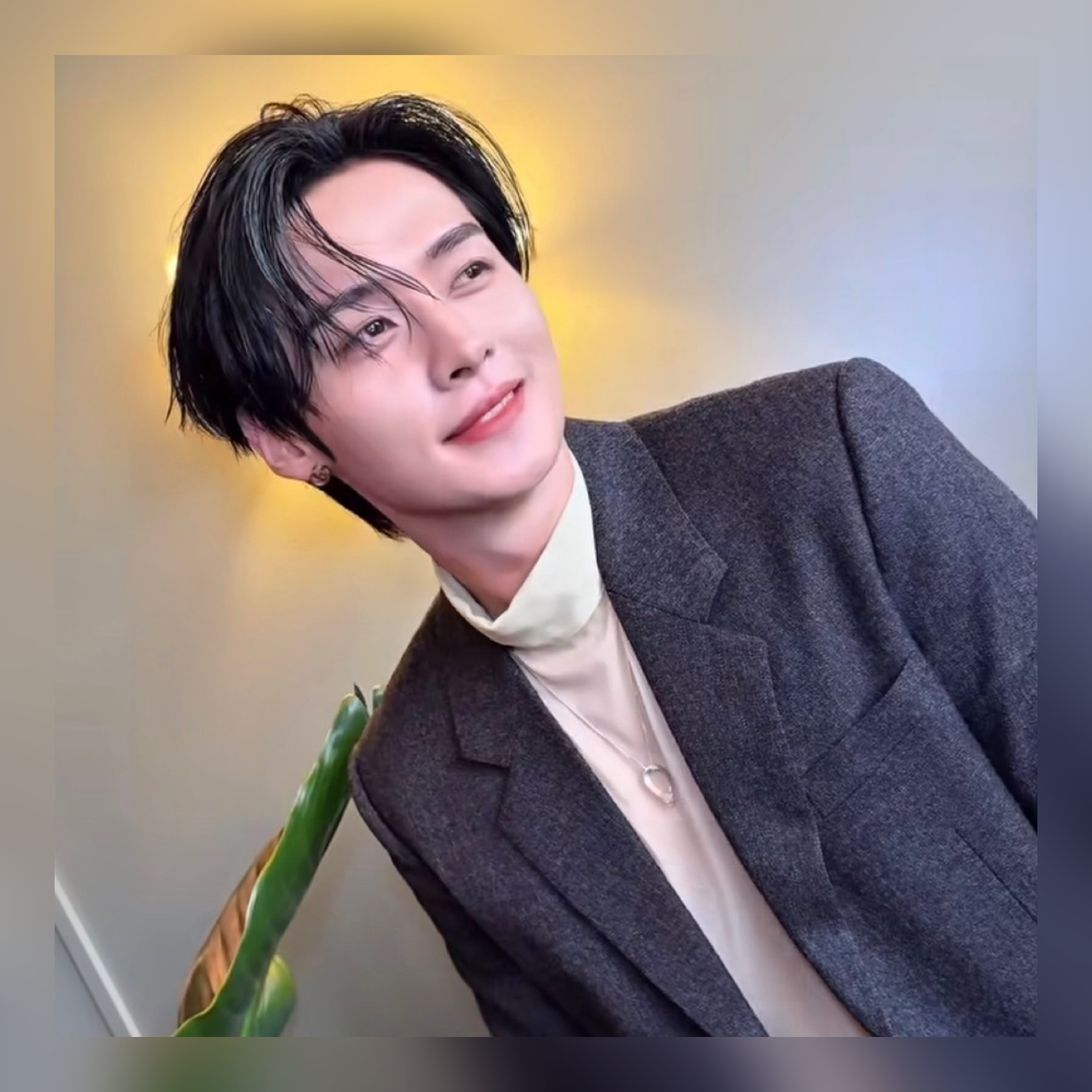 Latest photo of Lee Know (Stray Kids)