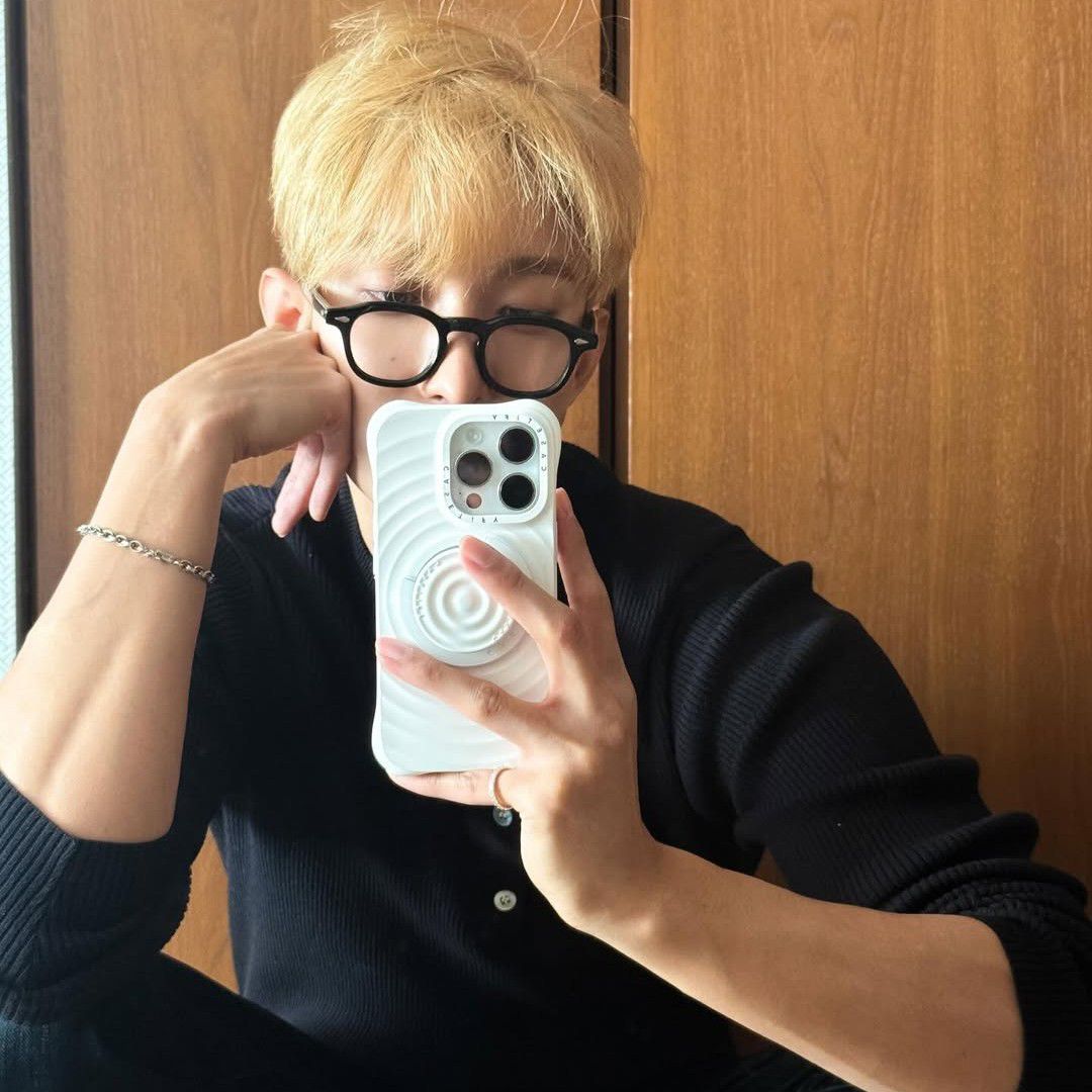 Latest photo of DK (SEVENTEEN)