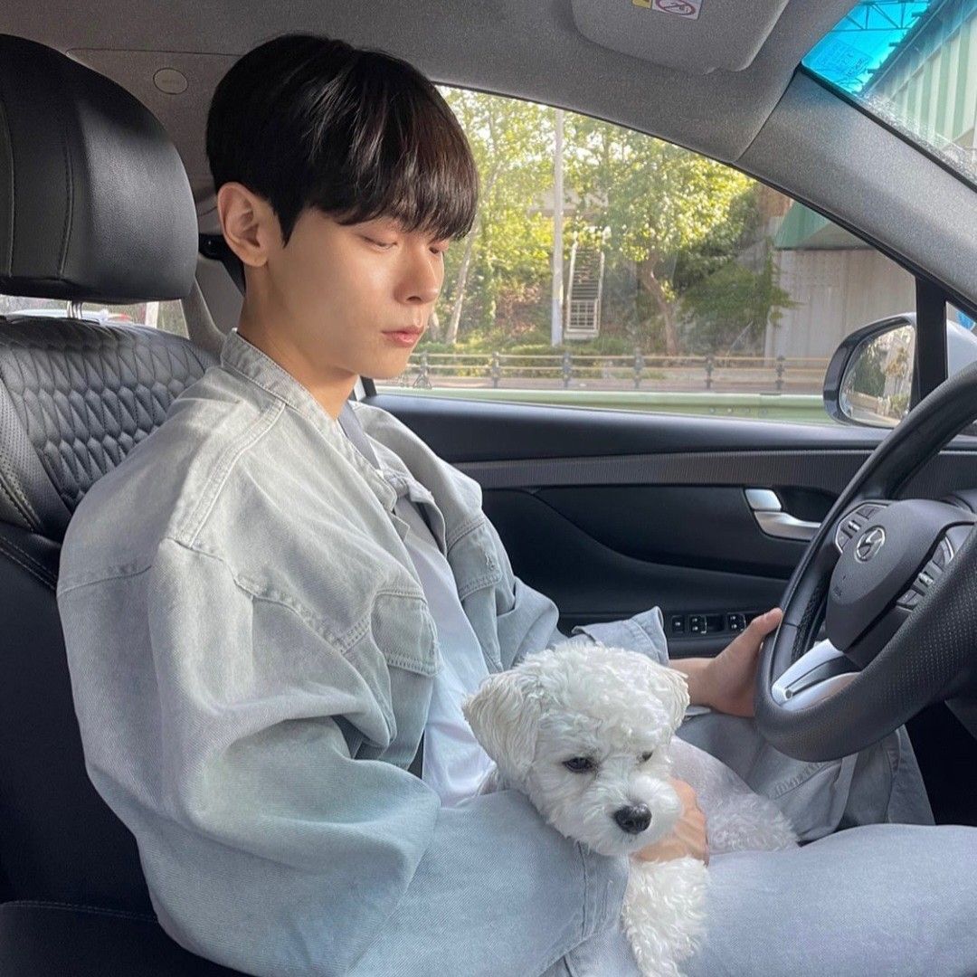 Recent activity shot of Shin Yechan (LUCY)