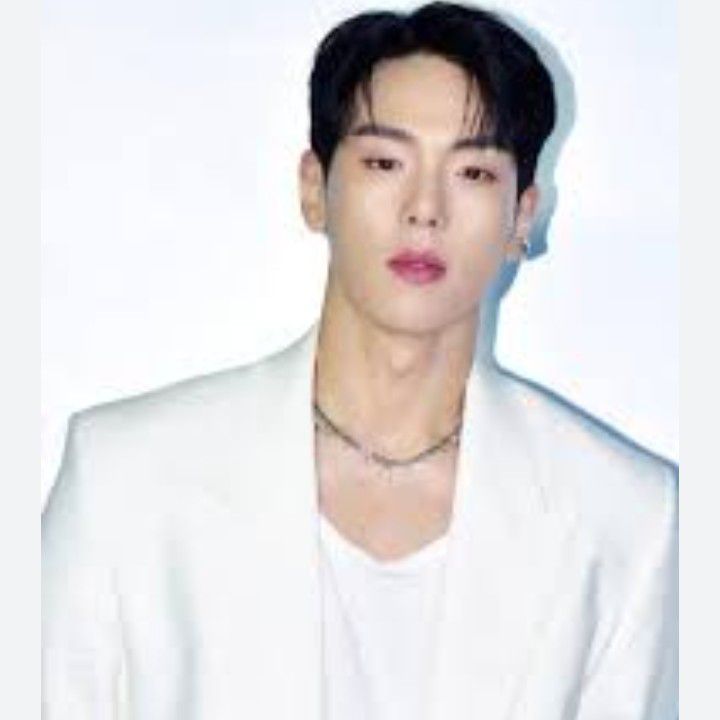 Behind-the-scenes cut of Shownu (MONSTA X)