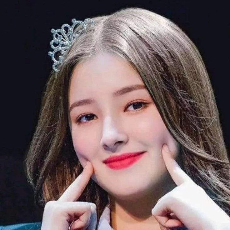 A moment captured by MOMOLAND's fan