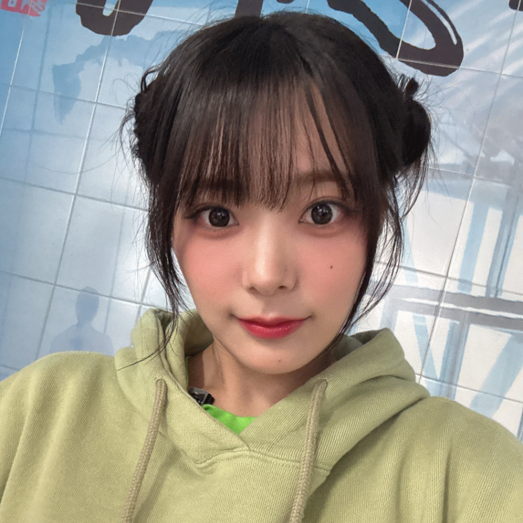 A moment captured by Siyeon (QWER)'s fan