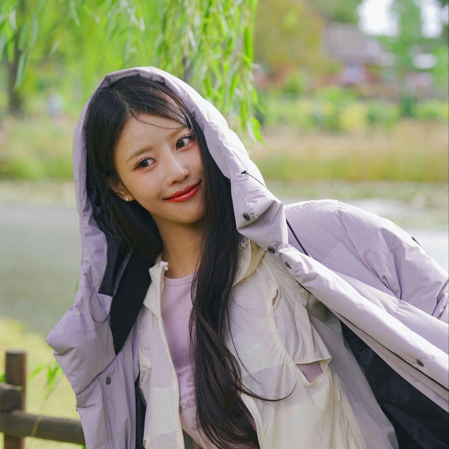Recent activity shot of Lee Miju (Lovelyz)