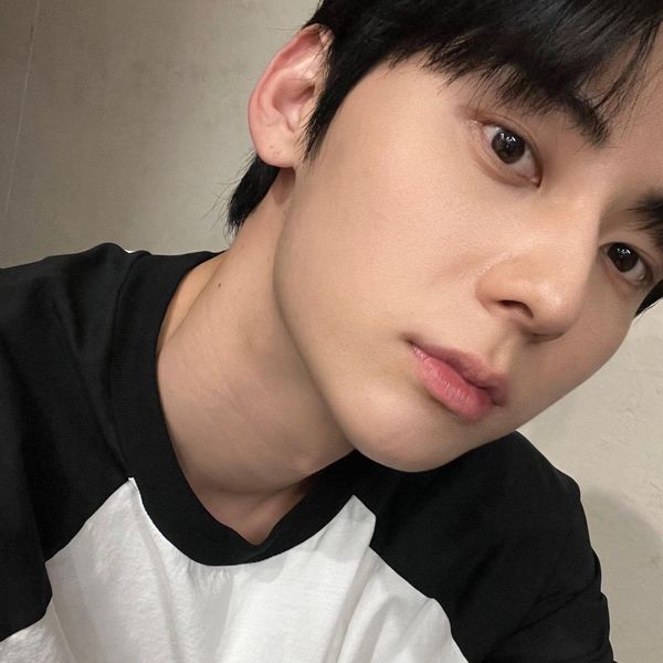 Foto profil Hwang Minhyun terpopuler hasil voting