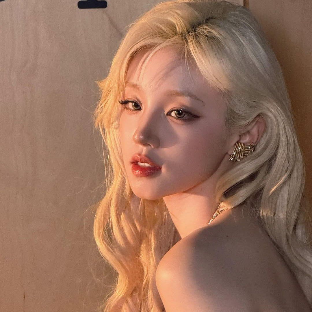Behind-the-scenes cut of Yuqi (i-dle)