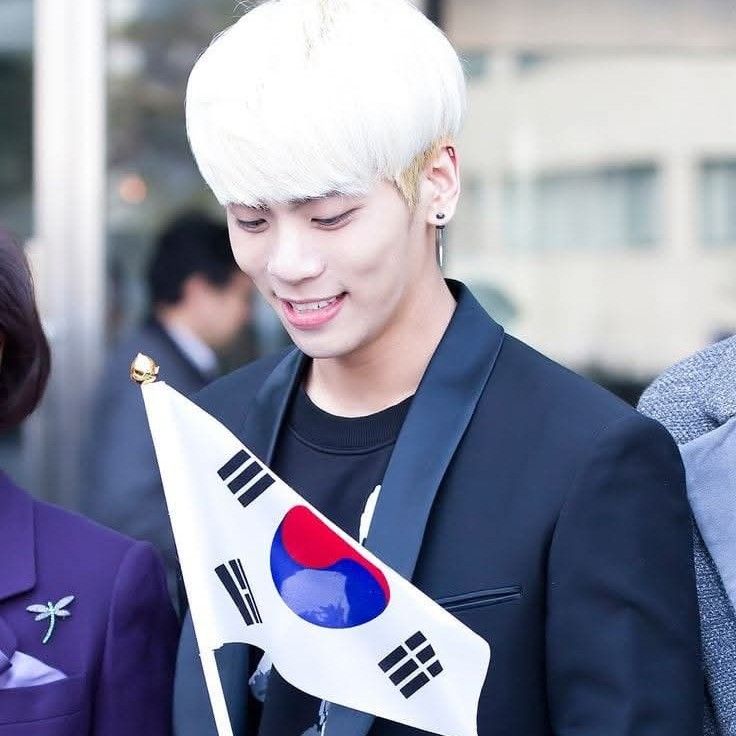 Foto aktivitas terbaru Jonghyun (SHINee)