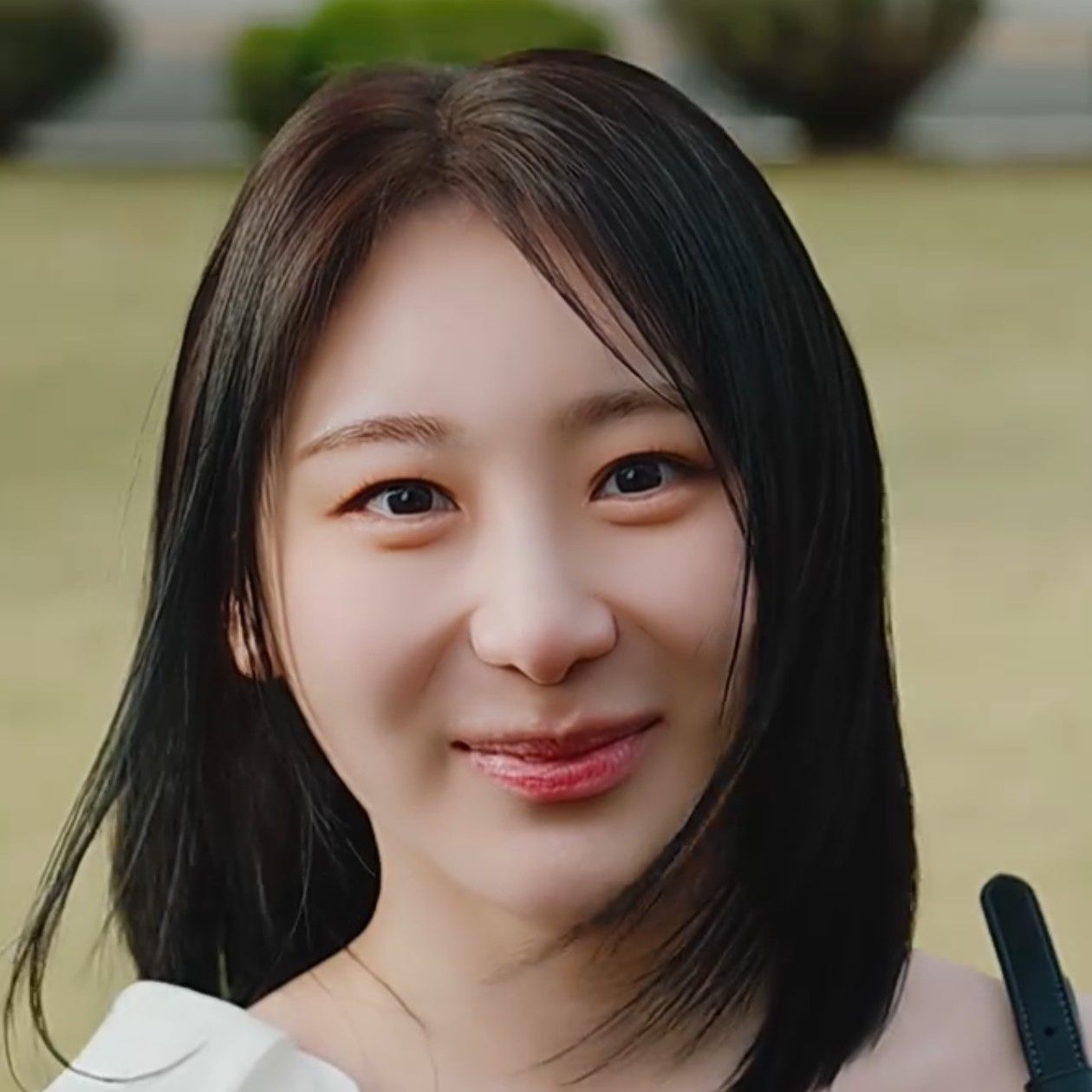 A moment captured by Lee Chaeyeon's fan