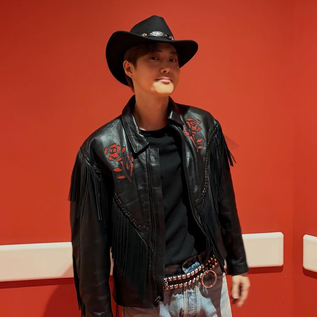 Behind-the-scenes cut of EXO