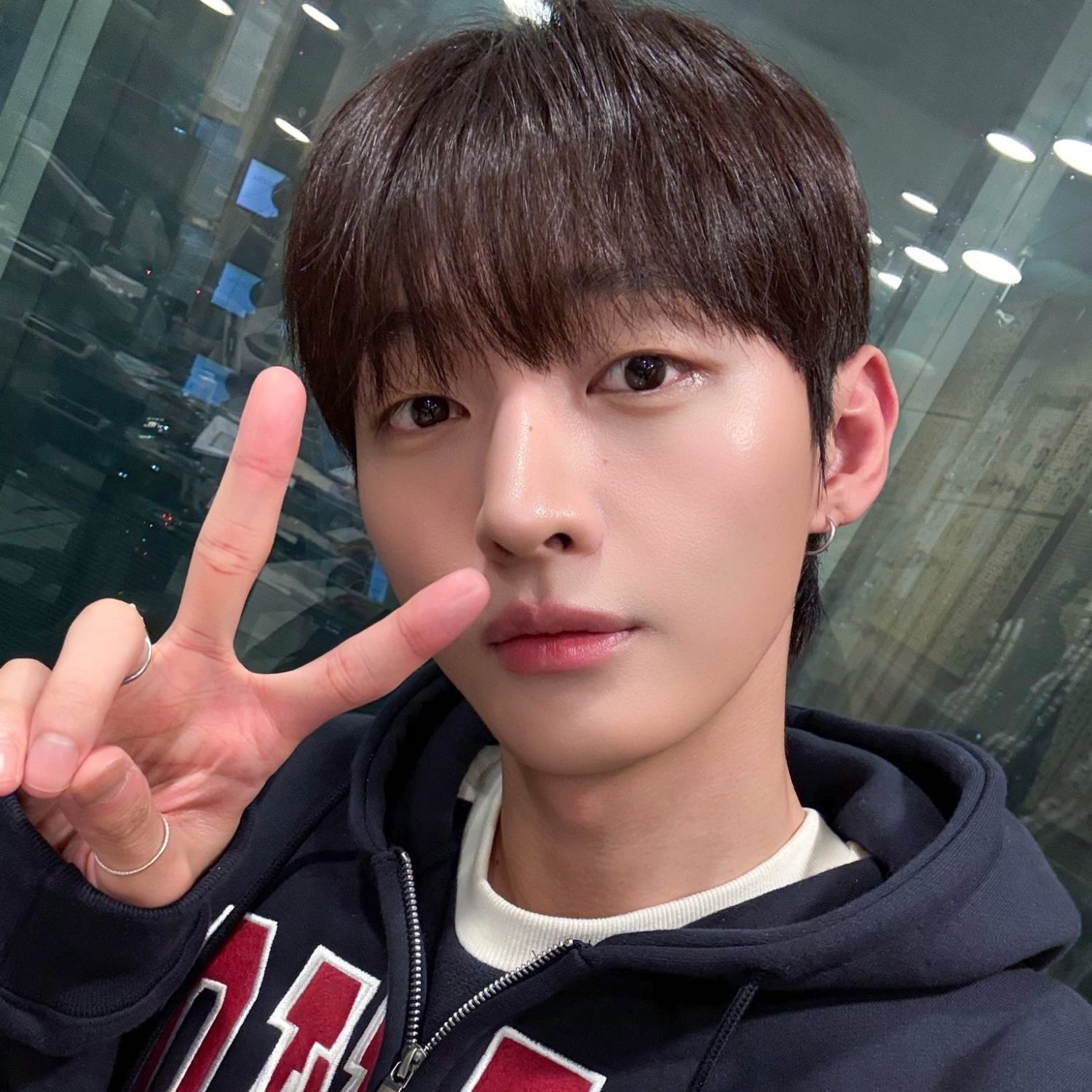 A moment captured by Yoon Jisung's fan