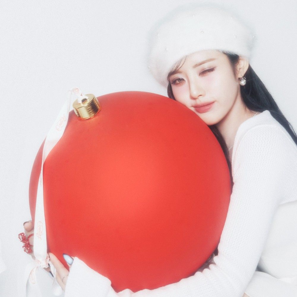 Recent activity shot of Park Jiwon (fromis_9)