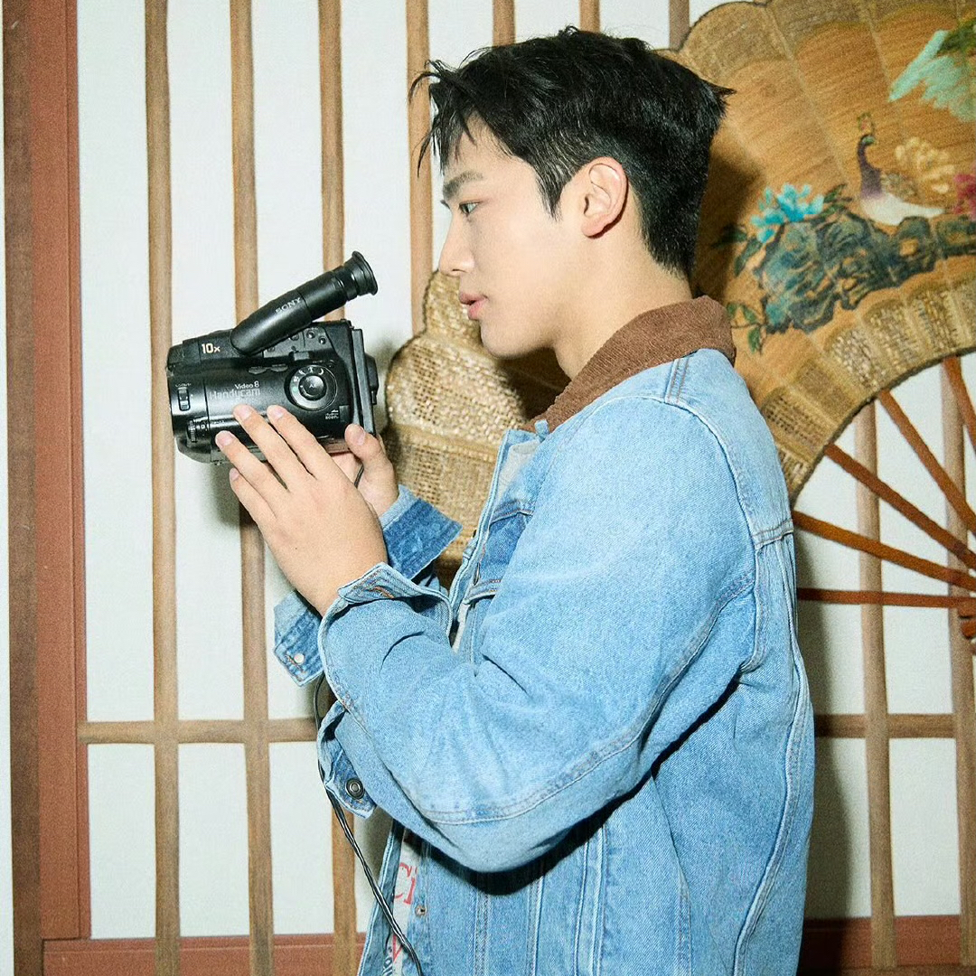 A moment captured by Kim Yohan (WEi)'s fan