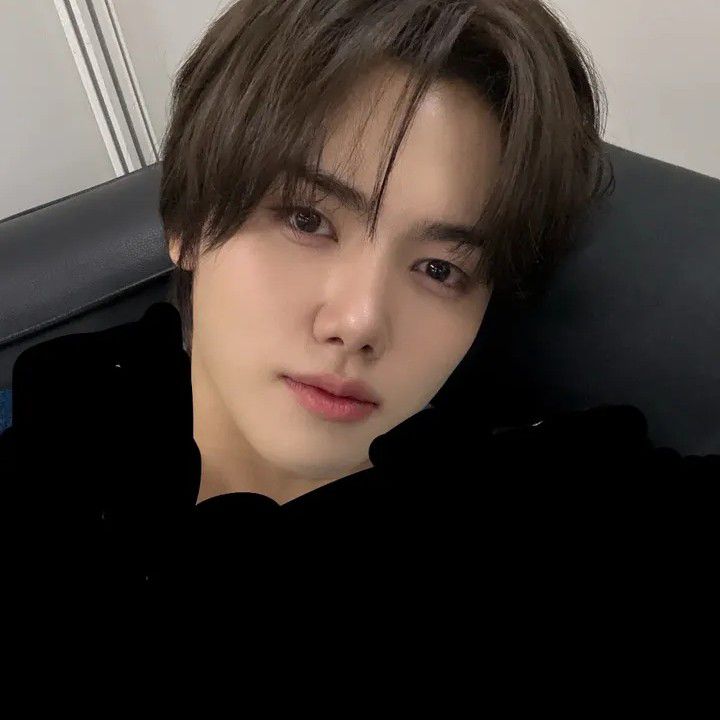 Behind-the-scenes cut of Minhee (CRAVITY)
