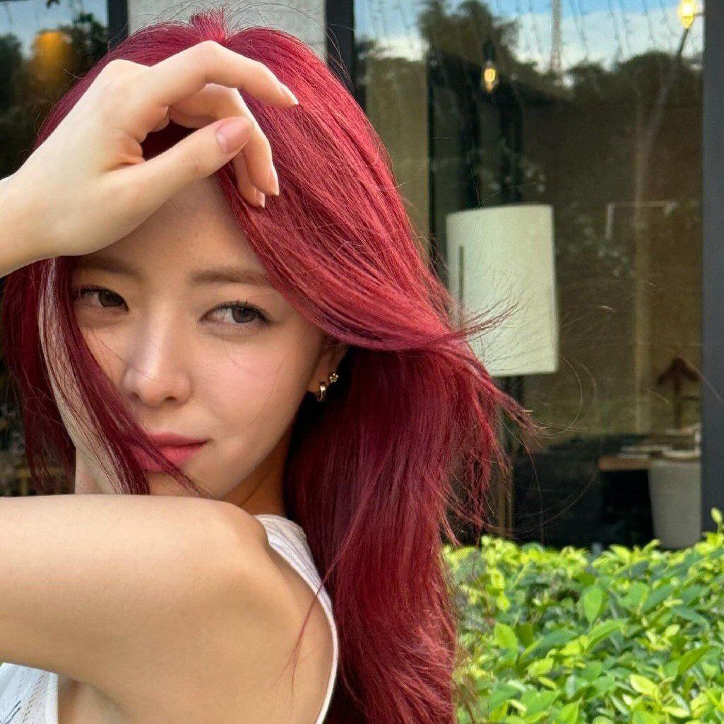 Recent activity shot of Yuna (ITZY)