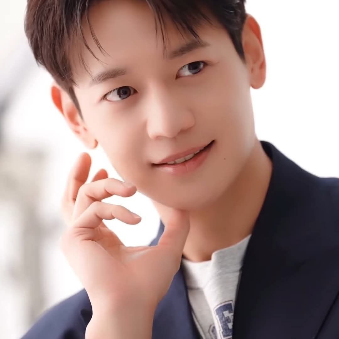 Behind-the-scenes cut of Minho (SHINee)