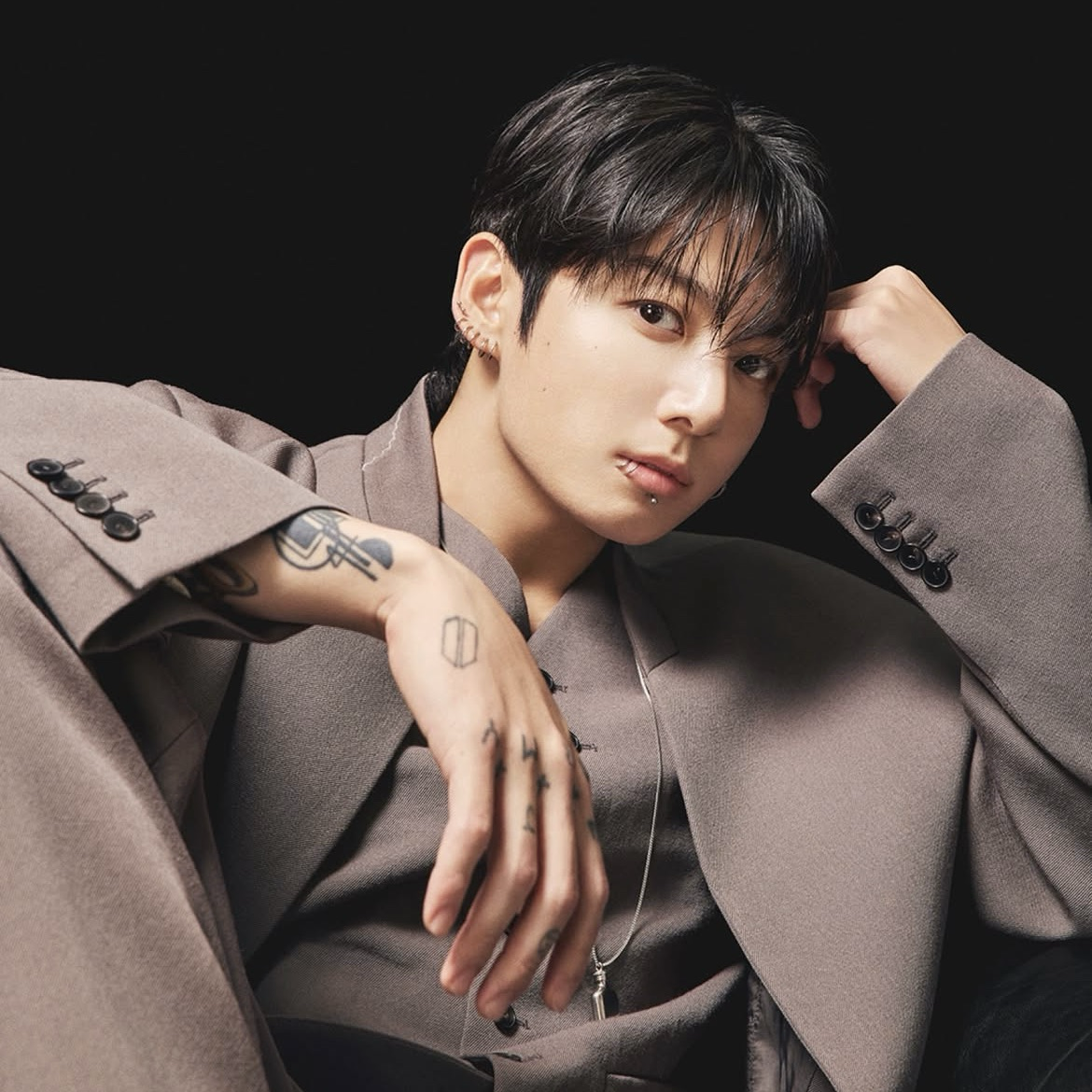 Foto aktivitas terbaru Jungkook (BTS)