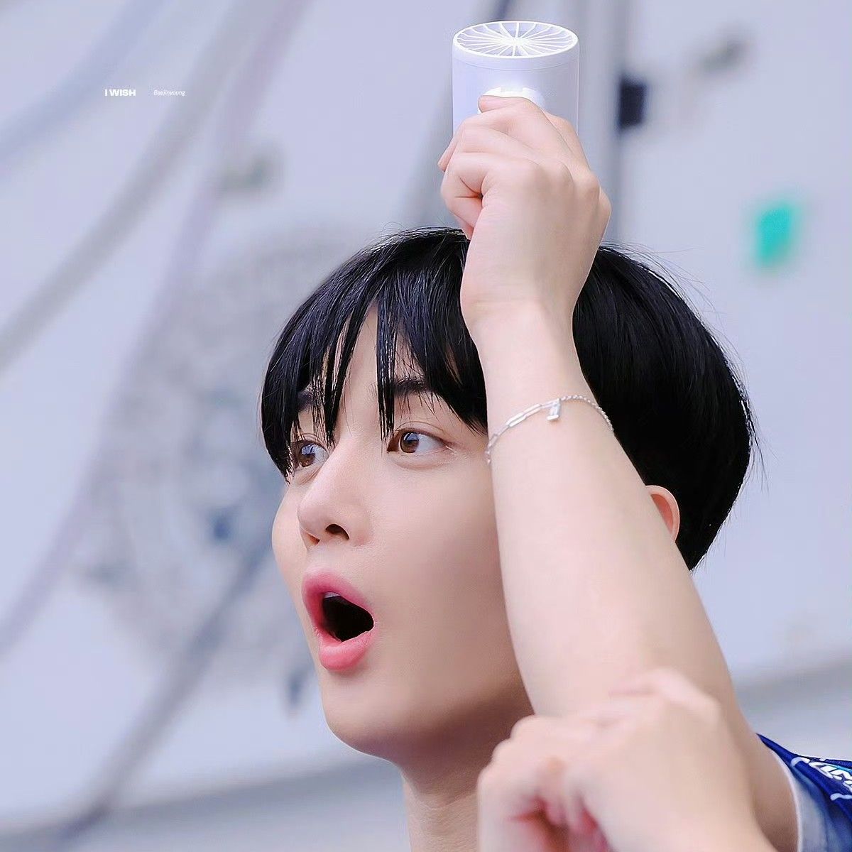 Behind-the-scenes cut of Bae Jinyoung