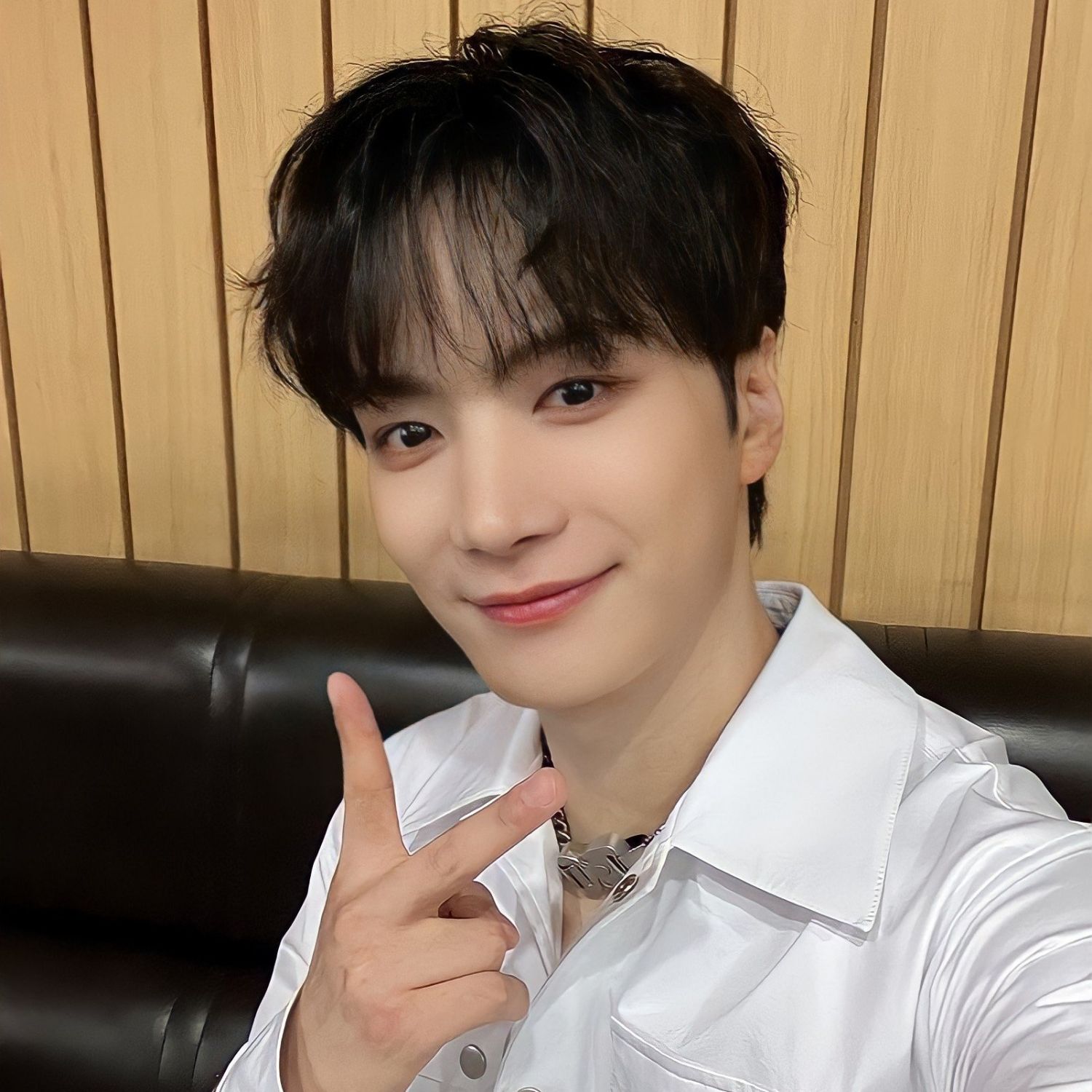 Behind-the-scenes cut of Kim Jonghyeon