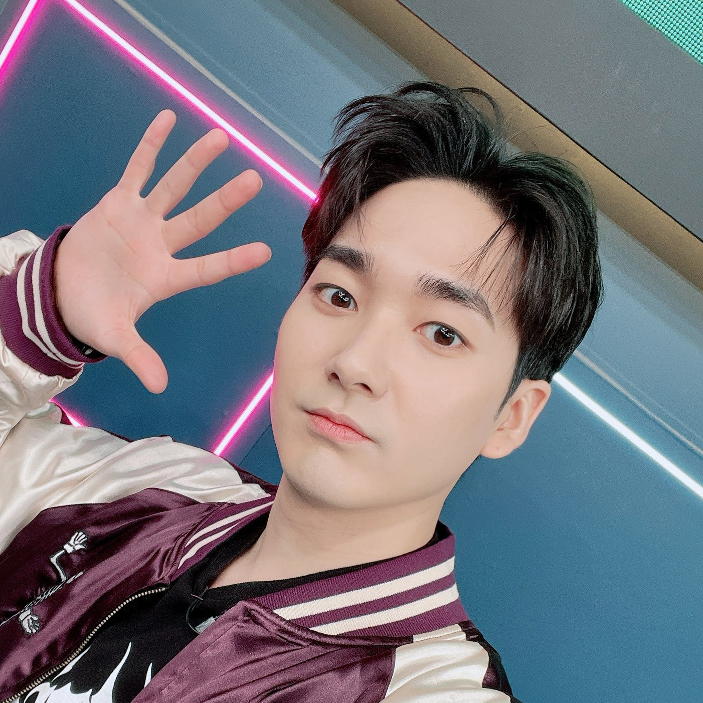 Behind-the-scenes cut of Aron