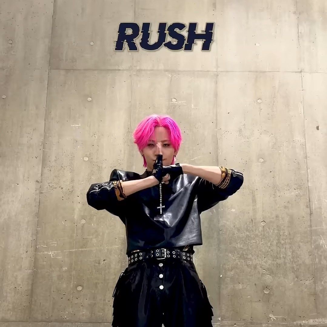 Recent activity shot of Kawashiri Ren (JO1)