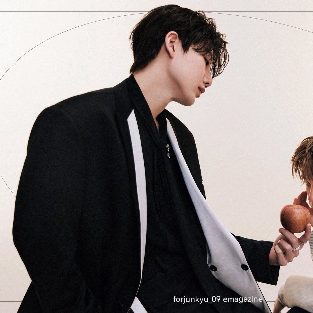 Latest photo of Junkyu (TREASURE)