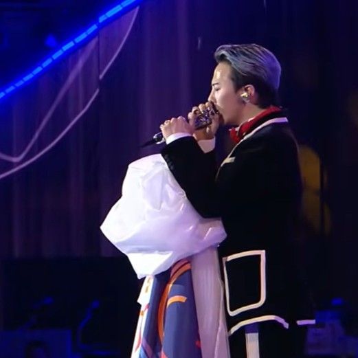 A moment captured by G-DRAGON (BIGBANG)'s fan