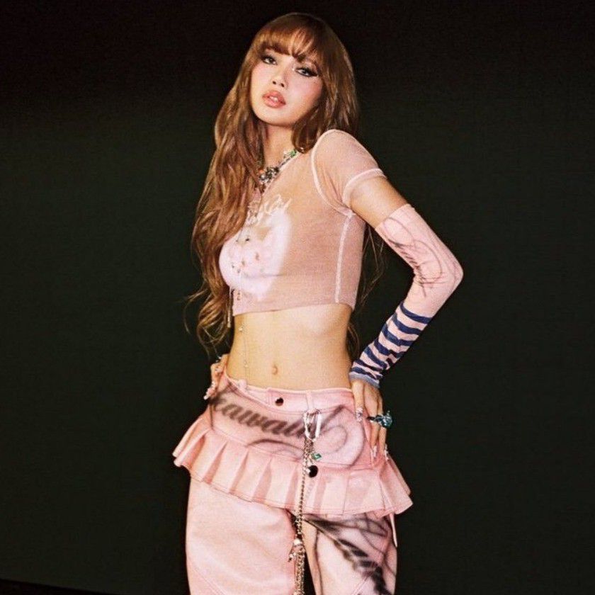 Behind-the-scenes cut of Lisa (BLACKPINK)